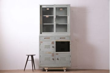 ビンテージ家具　昭和中期　インダストリアルなアイアンキャビネット(収納棚)(R-036703)