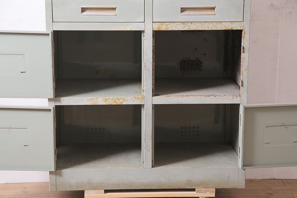 ビンテージ家具　昭和中期　インダストリアルなアイアンキャビネット(収納棚)(R-036703)