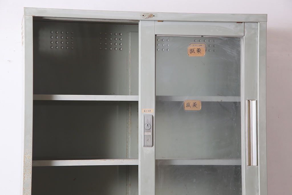 ビンテージ家具　昭和中期　インダストリアルなアイアンキャビネット(収納棚)(R-036703)
