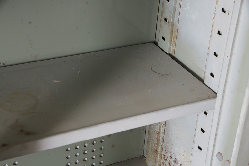 ビンテージ家具　昭和中期　インダストリアルなアイアンキャビネット(収納棚)(R-036703)