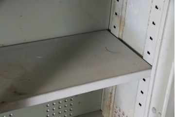 ビンテージ家具　昭和中期　インダストリアルなアイアンキャビネット(収納棚)(R-036703)