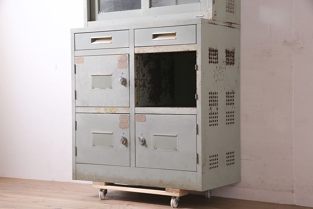 ビンテージ家具　昭和中期　インダストリアルなアイアンキャビネット(収納棚)(R-036703)