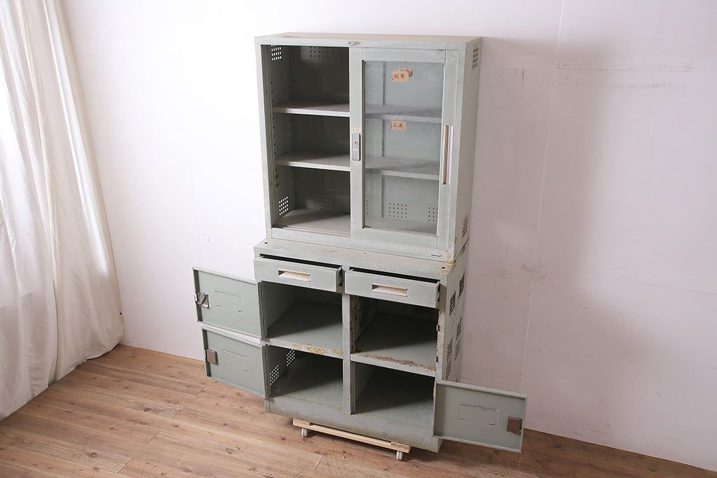 ビンテージ家具　昭和中期　インダストリアルなアイアンキャビネット(収納棚)(R-036703)