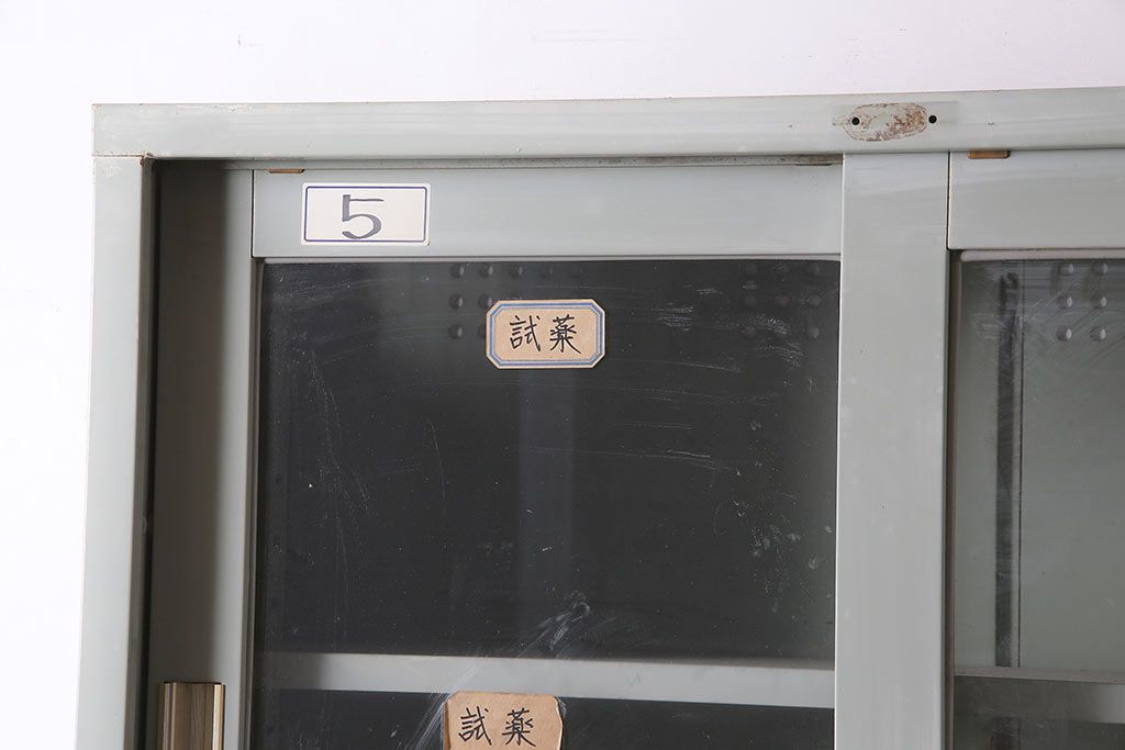 ビンテージ家具　昭和中期　インダストリアルなアイアンキャビネット(収納棚)(R-036703)