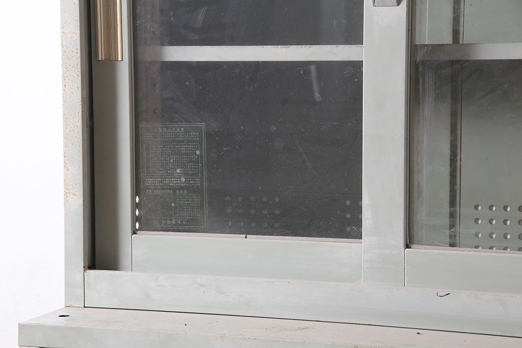 ビンテージ家具　昭和中期　インダストリアルなアイアンキャビネット(収納棚)(R-036703)