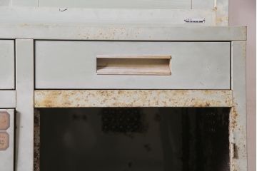 ビンテージ家具　昭和中期　インダストリアルなアイアンキャビネット(収納棚)(R-036703)