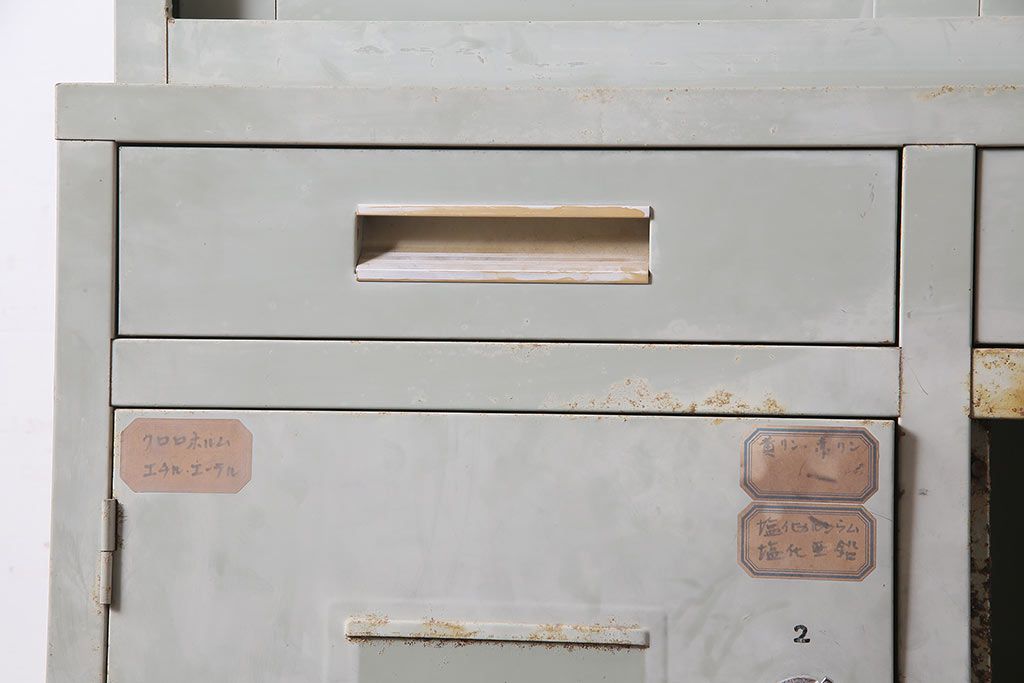 ビンテージ家具　昭和中期　インダストリアルなアイアンキャビネット(収納棚)(R-036703)