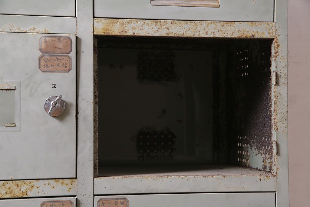 ビンテージ家具　昭和中期　インダストリアルなアイアンキャビネット(収納棚)(R-036703)