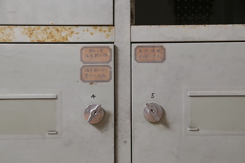 ビンテージ家具　昭和中期　インダストリアルなアイアンキャビネット(収納棚)(R-036703)