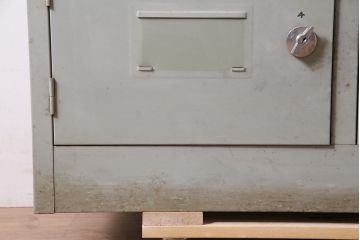 ビンテージ家具　昭和中期　インダストリアルなアイアンキャビネット(収納棚)(R-036703)