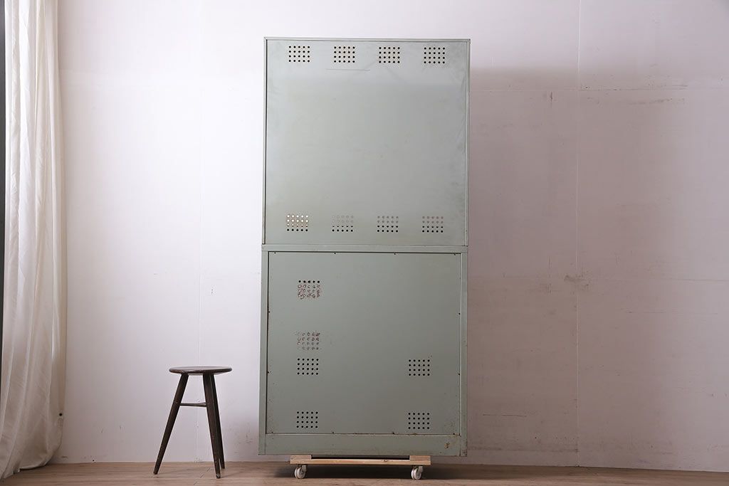 ビンテージ家具　昭和中期　インダストリアルなアイアンキャビネット(収納棚)(R-036703)