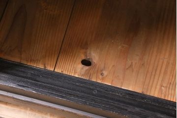 アンティーク家具　大正昭和初期　ストリップド(剥離)　塗装がアクセントのガラス引き戸のサイドボード(飾り棚、陳列棚)(R-036705)