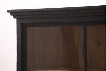 アンティーク家具　大正昭和初期　ストリップド(剥離)　塗装がアクセントのガラス引き戸のサイドボード(飾り棚、陳列棚)(R-036705)