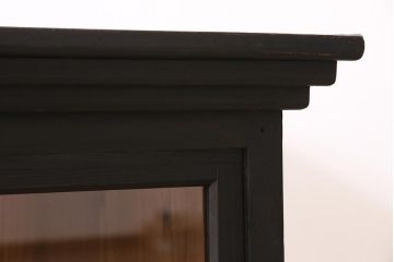 アンティーク家具　大正昭和初期　ストリップド(剥離)　塗装がアクセントのガラス引き戸のサイドボード(飾り棚、陳列棚)(R-036705)