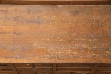 レトロ家具　昭和初期　引き出し40杯のアンティークチェスト(R-036707)