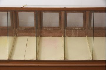 アンティーク家具　昭和中期　ナチュラルでレトロなガラスケース(ショーケース、陳列棚、飾り棚、ディスプレイケース、店舗什器)(R-036708)