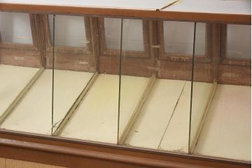 アンティーク家具　昭和中期　ナチュラルでレトロなガラスケース(ショーケース、陳列棚、マス目)(R-036708)