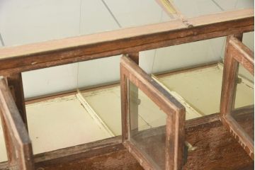 アンティーク家具　昭和中期　ナチュラルでレトロなガラスケース(ショーケース、陳列棚、マス目)(R-036708)