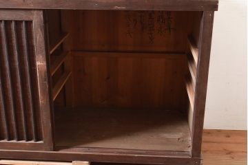 アンティーク家具　桟の引き戸が魅力の古い収納箪笥(サイドボード、テレビ台)(R-036710)