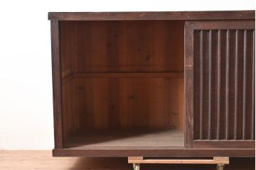 アンティーク家具　桟の引き戸が魅力の古い収納箪笥(サイドボード、テレビ台)(R-036710)