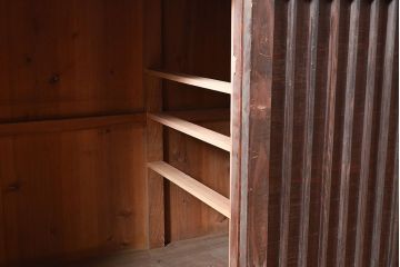 アンティーク家具　桟の引き戸が魅力の古い収納箪笥(サイドボード、テレビ台)(R-036710)