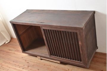 アンティーク家具　桟の引き戸が魅力の古い収納箪笥(サイドボード、テレビ台)(R-036710)