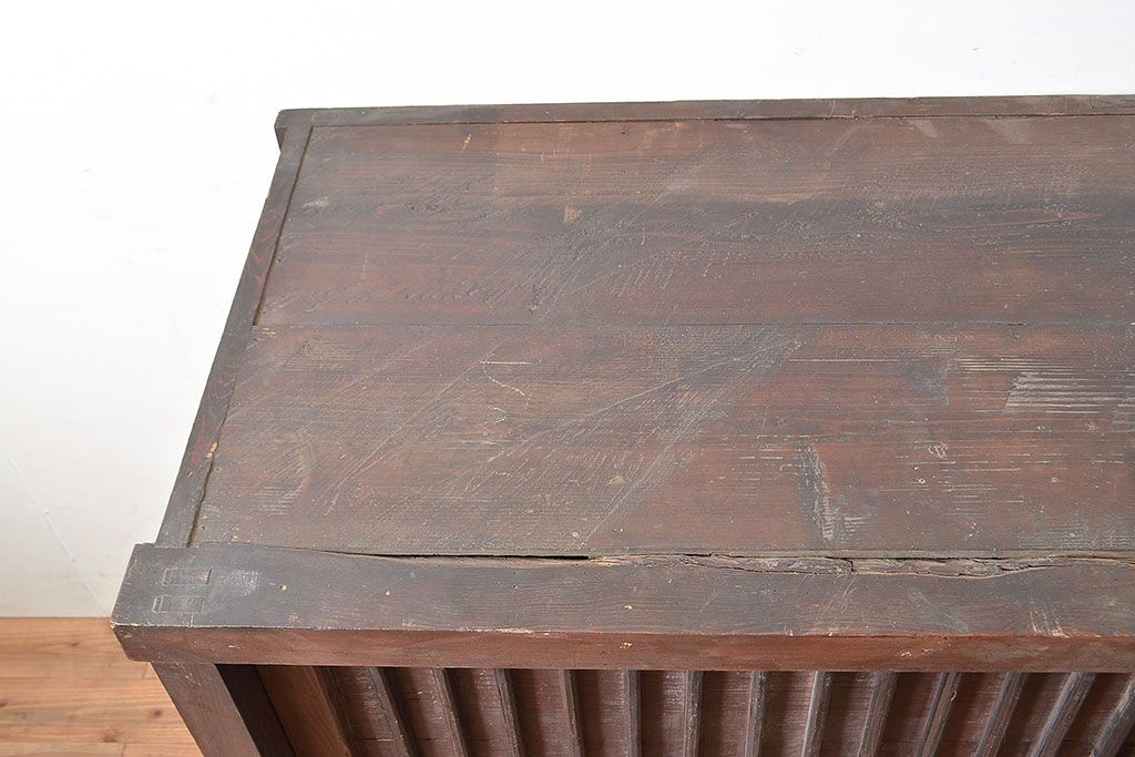 アンティーク家具　桟の引き戸が魅力の古い収納箪笥(サイドボード、テレビ台)(R-036710)