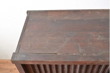 アンティーク家具　桟の引き戸が魅力の古い収納箪笥(サイドボード、テレビ台)(R-036710)