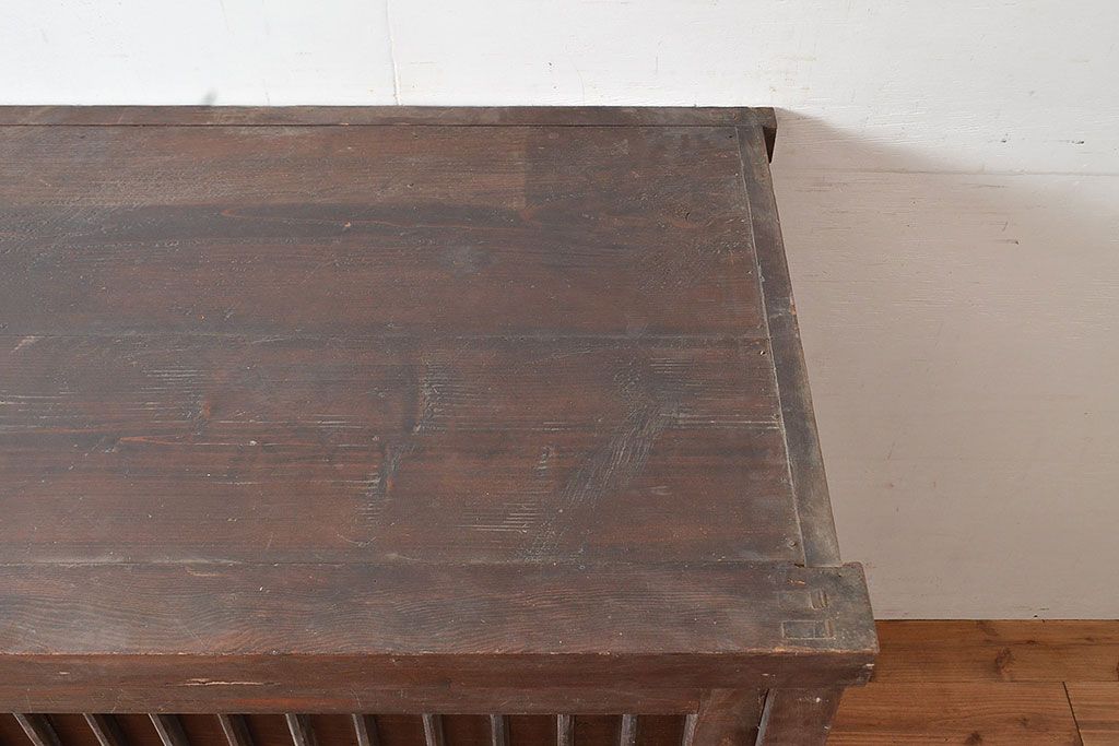 アンティーク家具　桟の引き戸が魅力の古い収納箪笥(サイドボード、テレビ台)(R-036710)