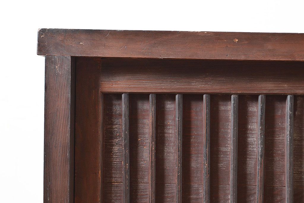 アンティーク家具　桟の引き戸が魅力の古い収納箪笥(サイドボード、テレビ台)(R-036710)