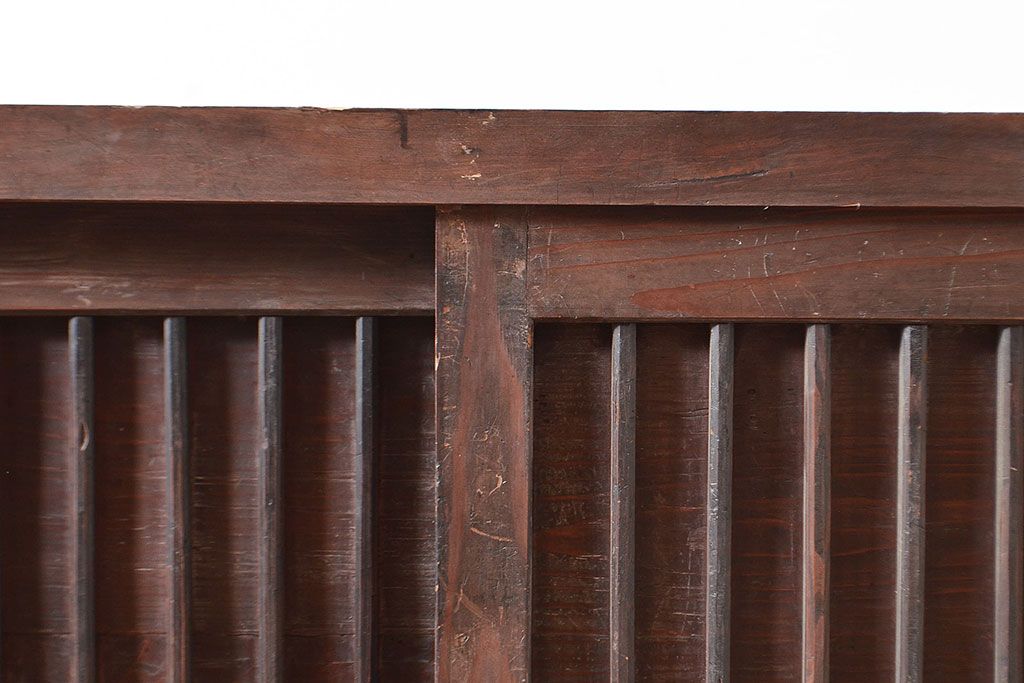 アンティーク家具　桟の引き戸が魅力の古い収納箪笥(サイドボード、テレビ台)(R-036710)