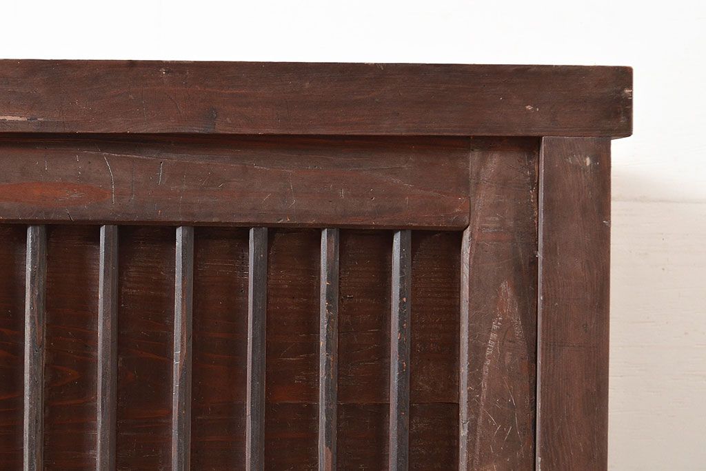 アンティーク家具　桟の引き戸が魅力の古い収納箪笥(サイドボード、テレビ台)(R-036710)