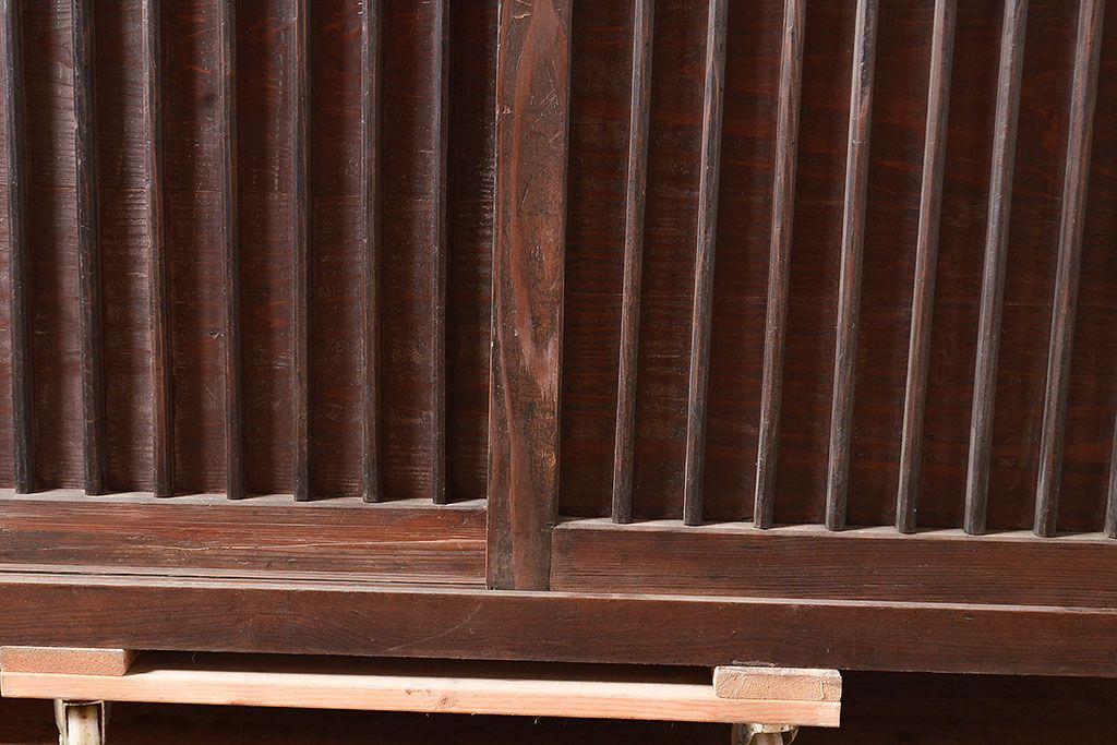 アンティーク家具　桟の引き戸が魅力の古い収納箪笥(サイドボード、テレビ台)(R-036710)