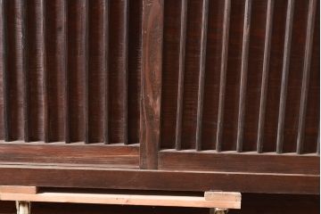 アンティーク家具　桟の引き戸が魅力の古い収納箪笥(サイドボード、テレビ台)(R-036710)