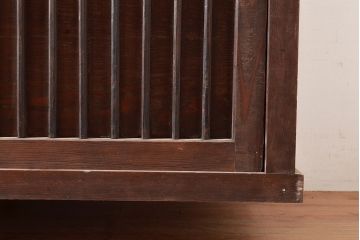 アンティーク家具　桟の引き戸が魅力の古い収納箪笥(サイドボード、テレビ台)(R-036710)