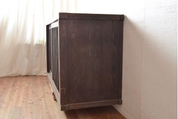 アンティーク家具　桟の引き戸が魅力の古い収納箪笥(サイドボード、テレビ台)(R-036710)