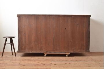 アンティーク家具　桟の引き戸が魅力の古い収納箪笥(サイドボード、テレビ台)(R-036710)