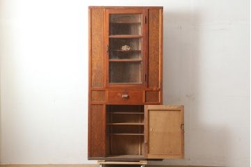 レトロ家具　昭和中期　ガラス扉と木製扉付きのコーナーキャビネット(収納棚、戸棚)(R-036720)
