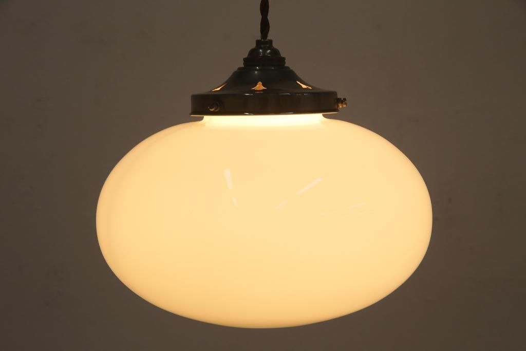 アンティーク照明　昭和初期　ぽってりとしたシルエットが愛らしい吊り下げ照明(天井照明、ペンダントライト)