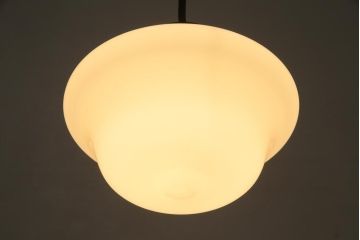 アンティーク照明　和製アンティーク　流れるようなフォルムのシェードが素敵なペンダントライト(天井照明、吊り下げ照明)