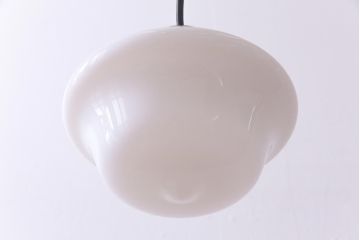 アンティーク照明　和製アンティーク　流れるようなフォルムのシェードが素敵なペンダントライト(天井照明、吊り下げ照明)