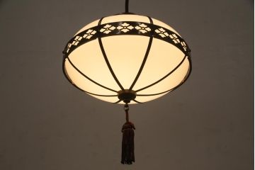 アンティーク照明　和製アンティーク　タッセル(飾り房)付き　提灯のような形が魅力の吊り下げ照明(天井照明、ペンダントライト)(R-036729)