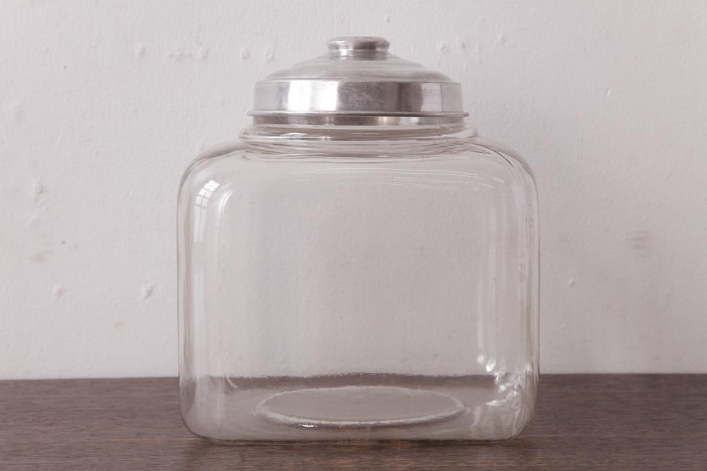 レトロ雑貨　アルミ蓋付き　昭和レトロのエンボス入りガラスビン(ガラス瓶、角瓶)(R-036734)