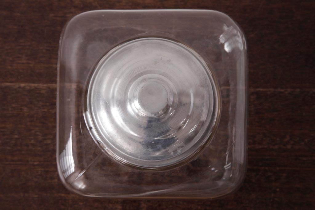 レトロ雑貨　アルミ蓋付き　昭和レトロのエンボス入りガラスビン(ガラス瓶、角瓶)(R-036734)