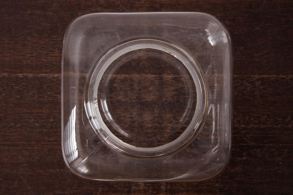レトロ雑貨　アルミ蓋付き　昭和レトロのエンボス入りガラスビン(ガラス瓶、角瓶)(R-036734)