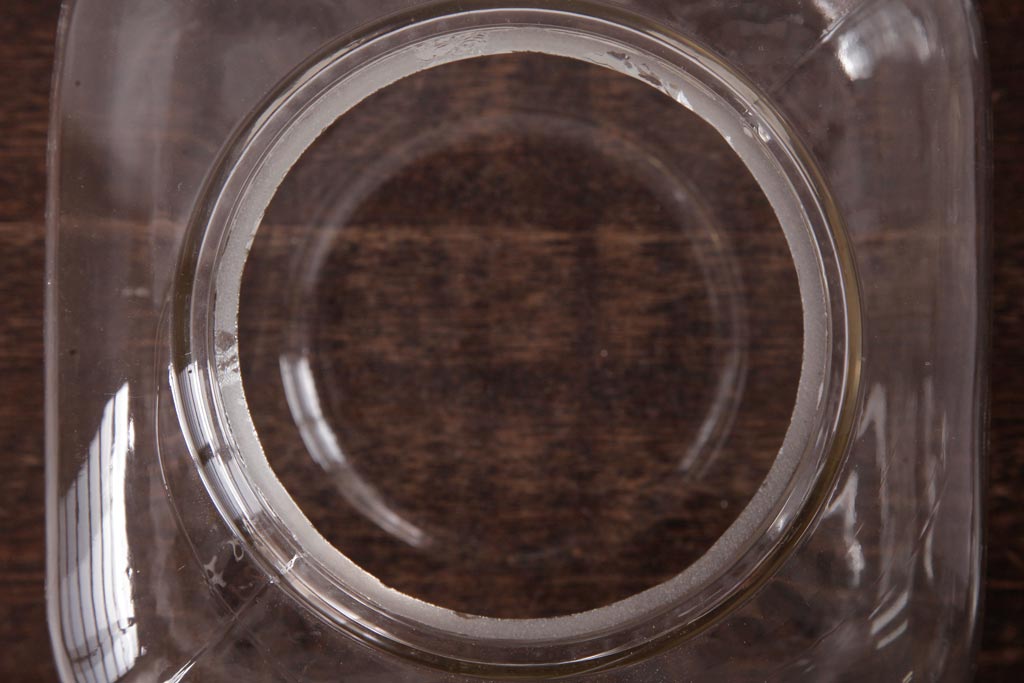 レトロ雑貨　アルミ蓋付き　昭和レトロのエンボス入りガラスビン(ガラス瓶、角瓶)(R-036734)