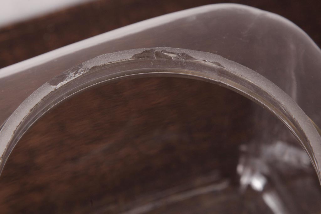 レトロ雑貨　アルミ蓋付き　昭和レトロのエンボス入りガラスビン(ガラス瓶、角瓶)(R-036734)