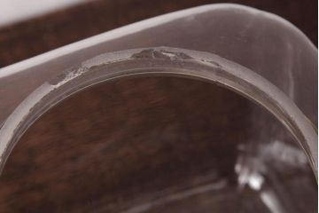 レトロ雑貨　アルミ蓋付き　昭和レトロのエンボス入りガラスビン(ガラス瓶、角瓶)(R-036734)