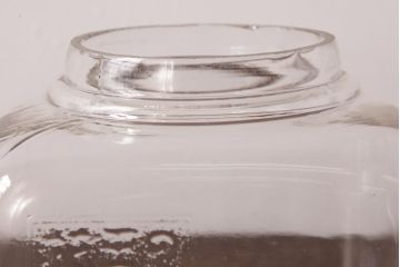 レトロ雑貨　アルミ蓋付き　昭和レトロのエンボス入りガラスビン(ガラス瓶、角瓶)(R-036734)