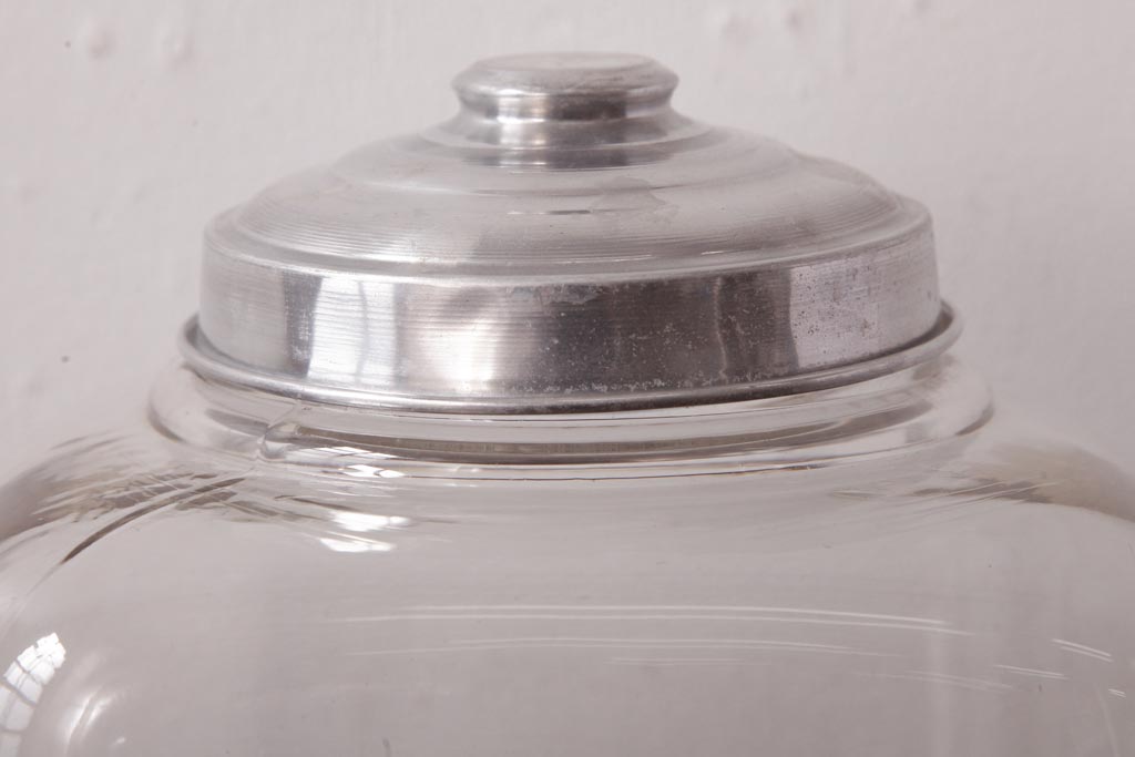 レトロ雑貨　アルミ蓋付き　昭和レトロのエンボス入りガラスビン(ガラス瓶、角瓶)(R-036734)